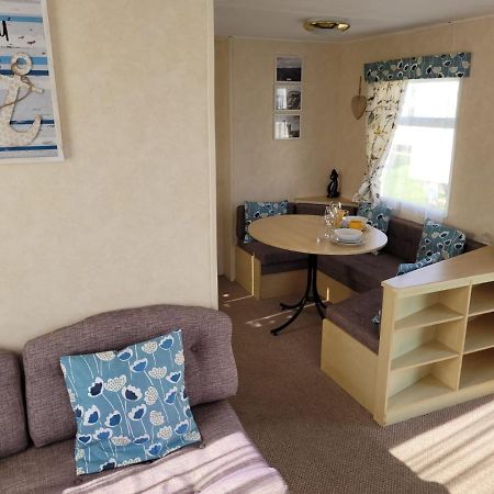 341 Family Caravan At Marine Holiday Park, Sleeps 6 Hotel Rhyl Buitenkant foto