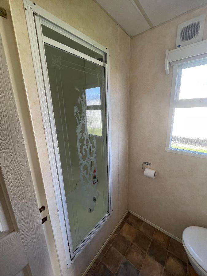 341 Family Caravan At Marine Holiday Park, Sleeps 6 Hotel Rhyl Buitenkant foto